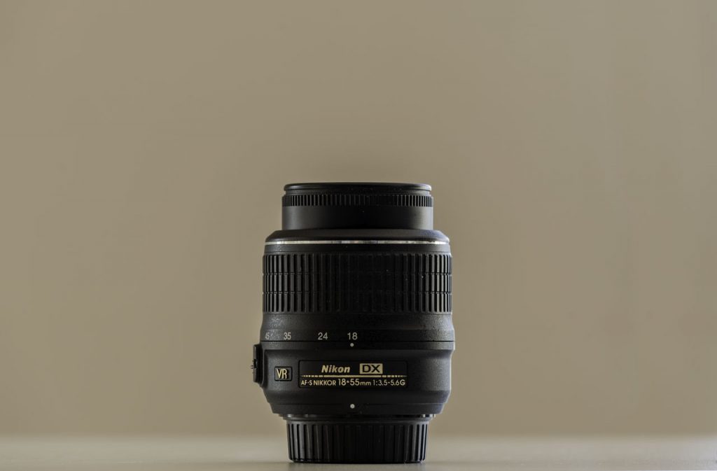 Nikon 18-55mm DX lens at 18mm Close Focus
